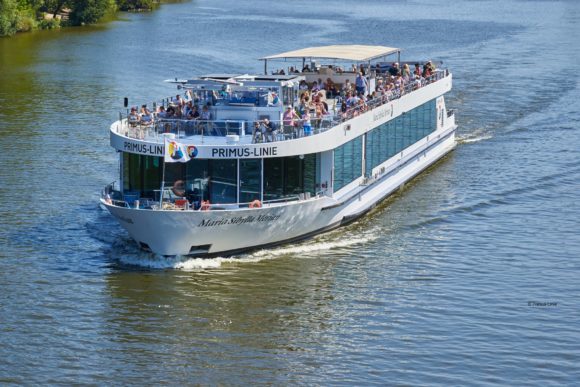 Das Gründerschiff Mainz-Wiesbaden legt ab Das Gründerschiff Mainz-Wiesbaden legt ab