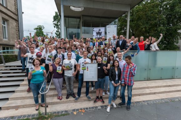 Digitale Helden: Schulen und Familien helfen, digitale Kommunikation bewusst und kompetent zu nutzen Digitale Helden: Schulen und Familien helfen, digitale Kommunikation bewusst und kompetent zu nutzen