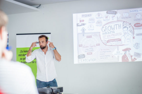 Small Talk: Growth Hacking with Hendrik Lennarz Small Talk: Growth Hacking with Hendrik Lennarz