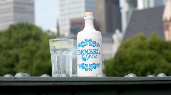 Bembel Gin und Mispelchen: Frankfurter Klassiker neu aufgelegt Bembel Gin und Mispelchen: Frankfurter Klassiker neu aufgelegt